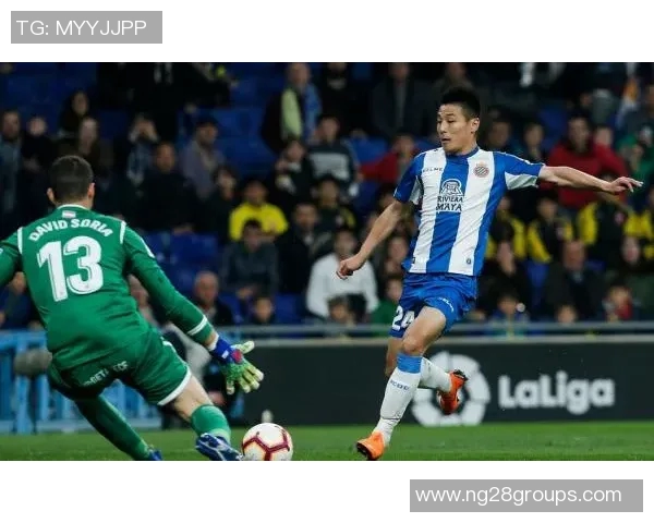 布斯克茨精准直塞助攻梅西单刀机会遗憾打偏错失良机 布斯克茨精准直塞助攻梅西单刀机会遗憾打偏错失良机