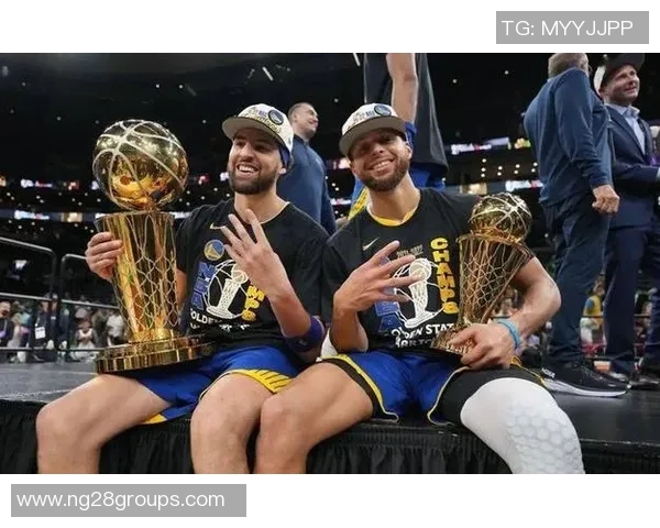 库里兄弟与克莱领衔现役仅三人三分命中率超40九季以上 库里兄弟与克莱领衔现役仅三人三分命中率超40九季以上