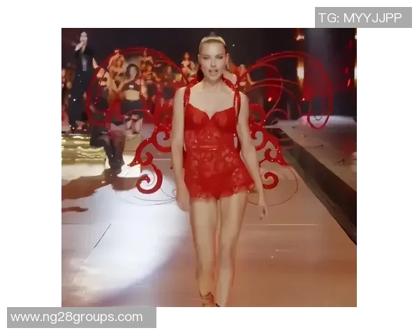 索菲坎宁安重燃儿时梦想里斯走维密秀激励她追逐时尚之路 索菲坎宁安重燃儿时梦想里斯走维密秀激励她追逐时尚之路