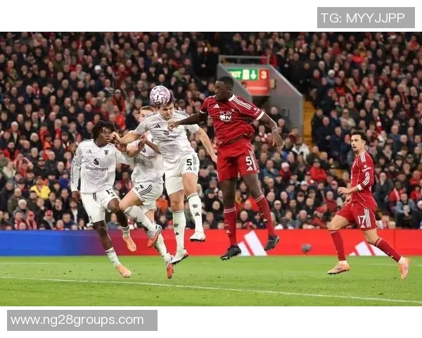 曼联与马奎尔续约谈判进行中俱乐部认可其贡献与领导力 曼联与马奎尔续约谈判进行中俱乐部认可其贡献与领导力