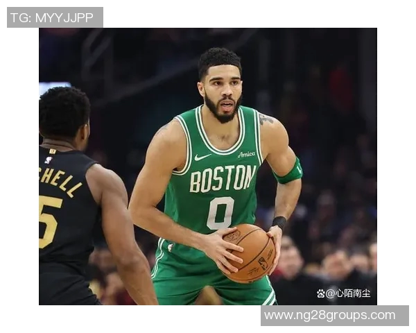 科塔赞塔图姆在场上如教练般引领队伍积极发声助力团队前行