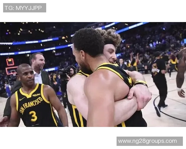 波杰谈与库里搭档的思考过程强硬防守下的默契配合之道 波杰谈与库里搭档的思考过程强硬防守下的默契配合之道